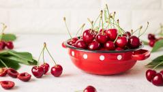 Богата антиоксидантами и помогает уснуть: названа лучшая летняя ягода