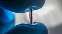 В Швеции начали чипировать вакцинированных