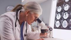 У людей с болезнью Альцгеймера и синдромом Дауна обнаружили схожие белки