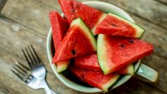 Бабушка и внучка в Москве насмерть отравились арбузом