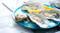 В США два человека умерли, поев сырых устриц