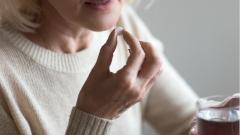 Ученые развенчали миф о пользе приема аспирина для профилактики деменции