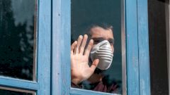 Эксперт развенчала миф о заразности людей с антителами к COVID-19