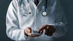 Как врач может лечить через интернет
