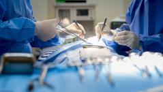 Подмосковные врачи удалили женщине опухоль яичника размером с арбуз