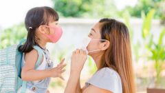 Академик РАН рассказал, ослабнет ли коронавирус из-за солнца и жары